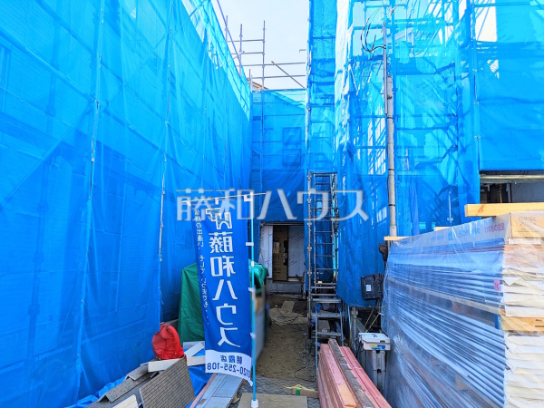 2号棟　外観　【新座市馬場２丁目】道路から奥まった住まいは、車や人通りも気にならずプライバシーの確保された住空間を保つことができます。
