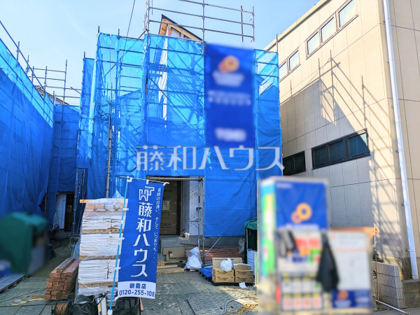 1号棟　外観　【新座市馬場２丁目】建築工事中ですが、道路から建物までの距離や日当たりなど、現状でも様々確認可能です！
