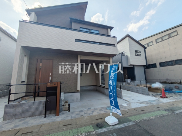 1号棟　約17.12帖のゆったりリビング。家族でテーブルを囲む素敵な時間をお愉しみ下さい。　【新座市馬場２丁目】