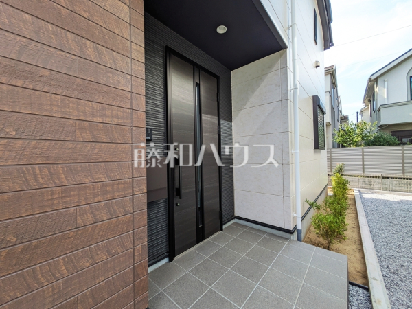1号棟　玄関　【小平市花小金井５丁目】