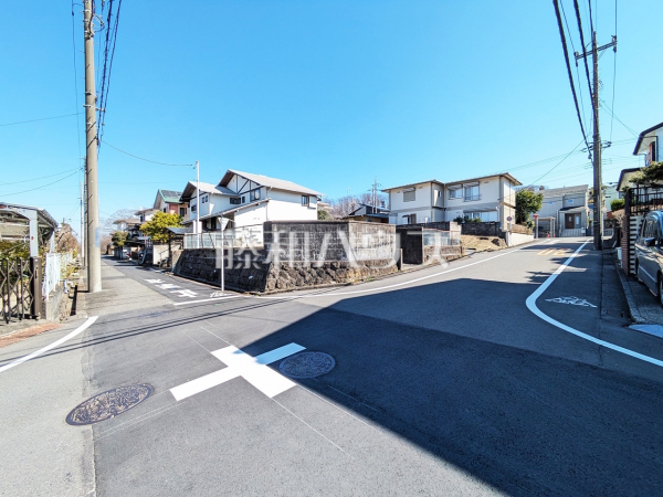 接道状況および現場風景　【八王子市絹ケ丘１丁目】