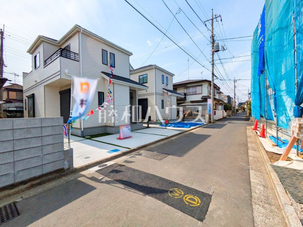 接道状況および現場風景　【新座市西堀２丁目】 平日のご案内も可能です。まずはお気軽にお問合せ下さいませ。 