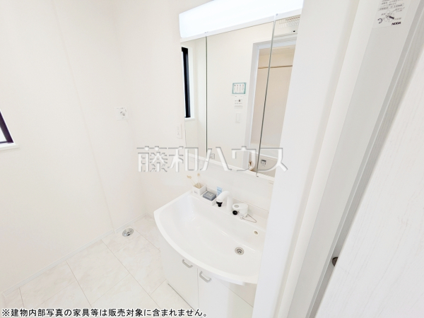 1号棟　洗面化粧台のボウルは汚れにくく、幅も広めでお掃除も楽々できます。　【新座市西堀２丁目】