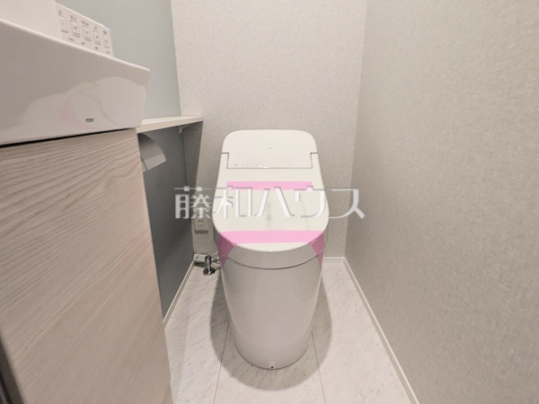 トイレ　【武蔵野市境南町３丁目】
ウォシュレット付きトイレ！リビング・お風呂に続いて意外と癒しの空間かも！？　