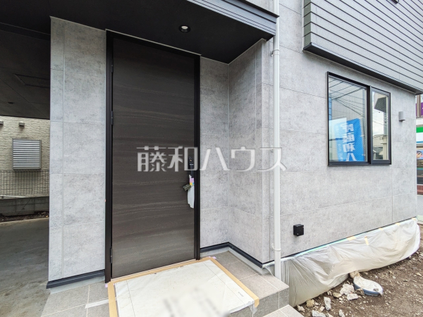 玄関　【武蔵野市境南町３丁目】 平日のご案内も可能です。まずはお気軽にお問合せ下さいませ。 