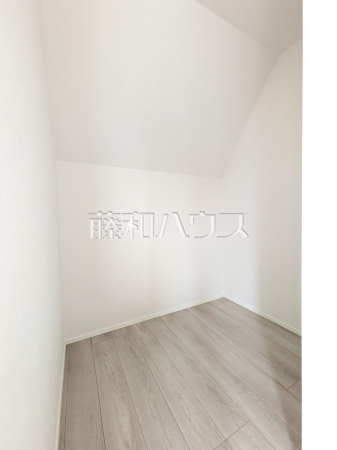 2号棟　ウォークインクローゼットがあるので、お洋服等がたくさん収納できて便利です。　【杉並区堀ノ内３丁目】