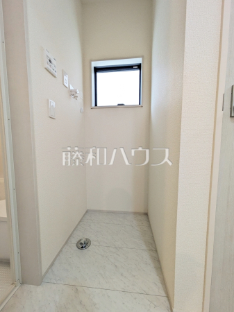 1号棟　洗濯機置き場　【府中市本宿町４丁目】