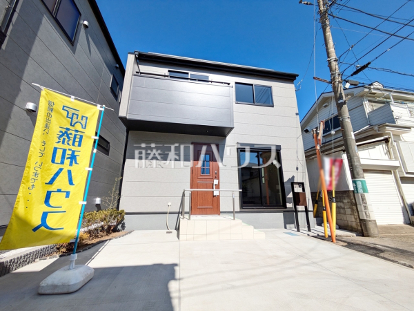 外観　【府中市本宿町４丁目】
モノトーンを中心とした配色の現代的なデザイン。直線的ですっきりとしたスクエアなデザインが、お客様のお住まいを都会的に印象づけます。　