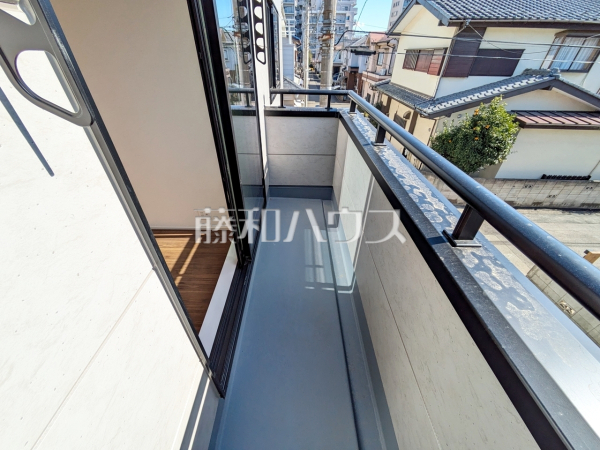 1号棟　バルコニー　【府中市本宿町４丁目】
南向きのバルコニーは日差しもたっぷり注ぎ、お洗濯物もよく乾きます。　