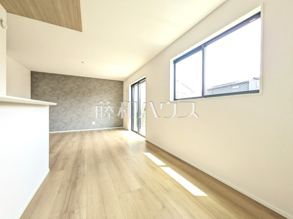 リビング　【東村山市久米川町１丁目】