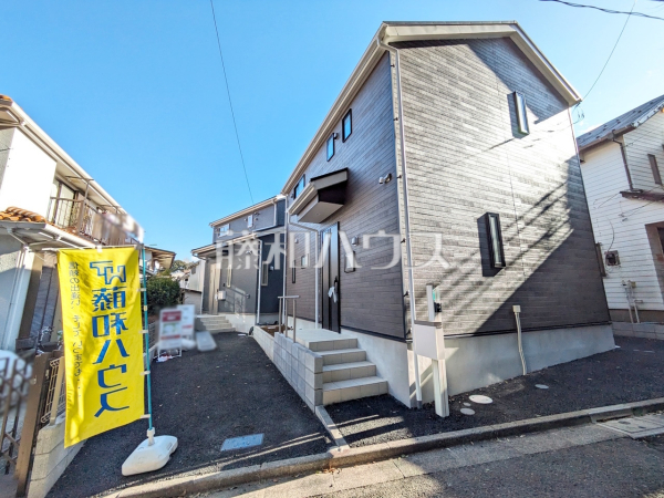 現地風景　【調布市東つつじケ丘３丁目】
堂々完成、いつでもご内覧いただけます！ぜひ実物をご覧いただきたく思います。喜んでご案内いたしますのでお気軽にお問合せ下さい。　