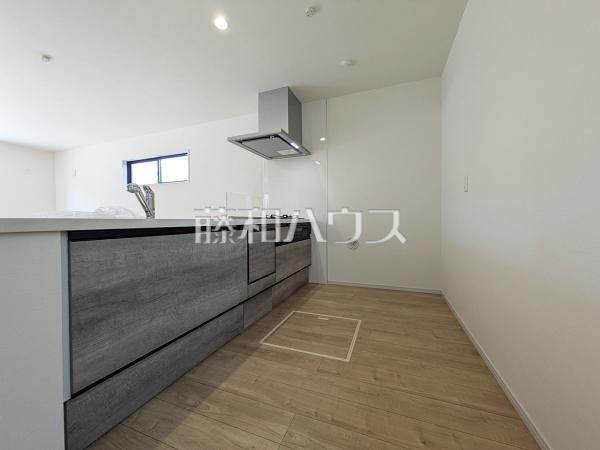 キッチン　【三鷹市深大寺３丁目】