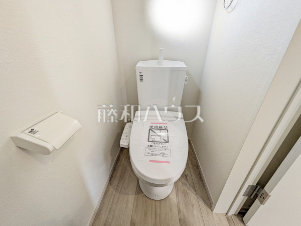 各階にトイレを設けておりますので、朝の忙しい時間などトイレの取り合いで喧嘩になることも少なそうですね。　