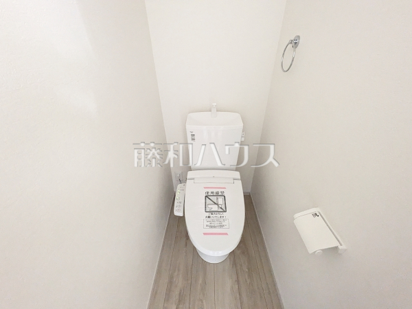 少ない水でも常にキレイを保ち、汚れが付きにくいトイレ！　