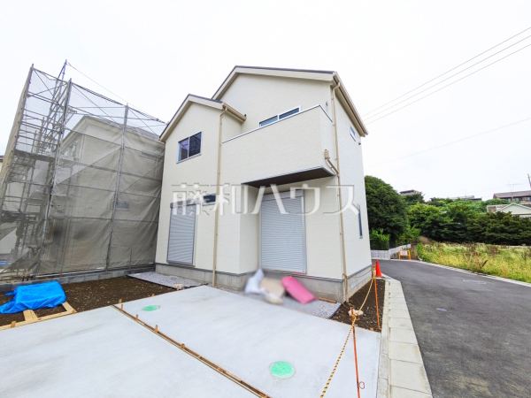 1号棟　 順調に工事が進んでいます。実際の街並みの様子が段々見えて参りました。ぜひ実際に現地をご見学下さいませ。 　【昭島市中神町２丁目】