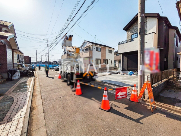 接道状況および現場風景　【所沢市向陽町】 見学はしたいけど、なかなか時間が取れない・・・そんな方に出勤前や仕事終わりにマイホームを見学できるサポートをいたします。 