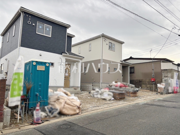 順調に工事が進んでいます。実際の街並みの様子が段々見えて参りました。ぜひ実際に現地をご見学下さいませ。　