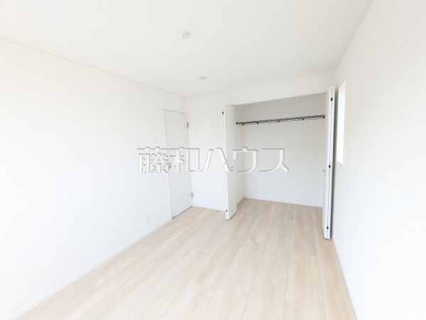 幼い頃のたくさんの想い出が詰まった実家の部屋。それは特別な場所としていつまでも心に残っています。いつかこの部屋が子供たちにとってのそのような場所になるのかな？　