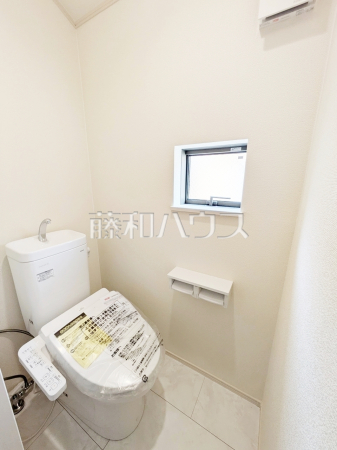 ウォシュレット付きトイレ！リビング・お風呂に続いて意外と癒しの空間かも！？　【練馬区大泉町１丁目】