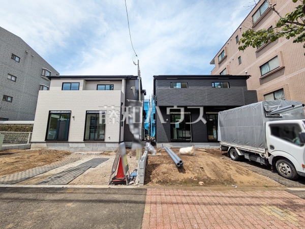 現場風景　【小平市栄町２丁目】順調に工事が進んでいます。実際の街並みの様子が段々見えて参りました。ぜひ実際に現地をご見学下さいませ。