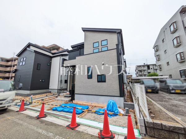 1号棟　外観　【小平市栄町２丁目】 生活に溶け込むシンプルなデザインの外観が魅力の新邸です。 