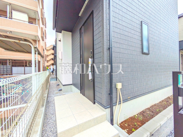 2号棟　玄関　【小平市栄町２丁目】