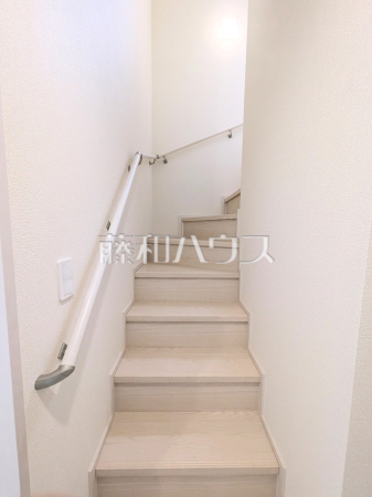 8号棟　階段　【志木市中宗岡２丁目】