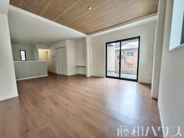 2号棟　リビング　【春日井市花長町１丁目】