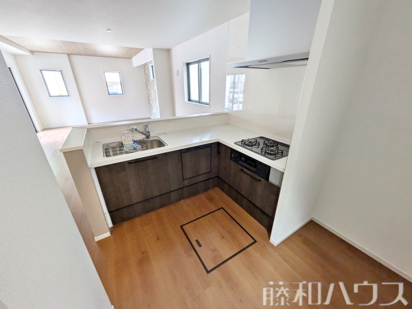 2号棟　キッチン　【春日井市花長町１丁目】