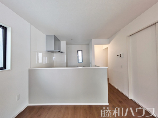 2号棟　キッチン　【春日井市花長町１丁目】