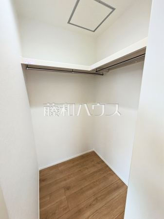 E号棟　ウォークインクローゼット　【富士見市渡戸１丁目】
収納量ばっちりのウォークインクローゼット！この機会に古い家具とはお別れできるかも！？　