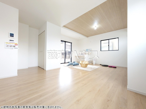 家族が揃って食事できるゆとりある大きさのLDK約19帖 　【富士見市羽沢１丁目】