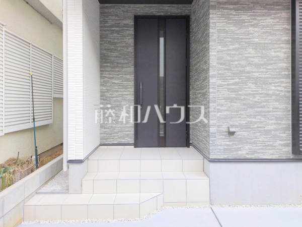 玄関　【富士見市水谷東３丁目】