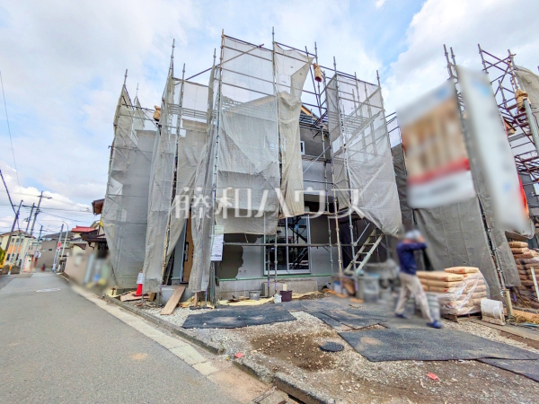 1号棟　外観　【昭島市緑町２丁目】 建物を「面」で支える耐震性に優れたベタ基礎。建物の底面全体が鉄筋コンクリートとなっているため、地面からの湿気やシロアリを防ぎやすくなっています。 