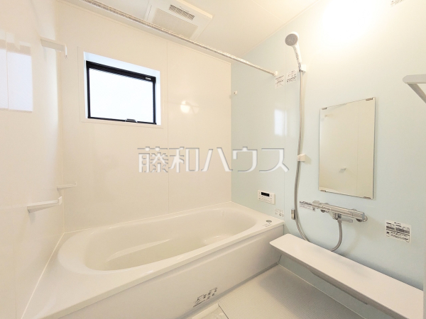 1号棟　浴室　一日の疲れを癒す、優しい色合いのバスルーム【東大和市清水６丁目】