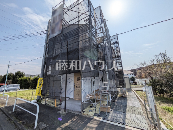 ≪E号棟　外観≫まだまだ建築中ですが、ぜひ現地をご覧になりませんか？基礎・上棟の状態は建築中にしかご覧になれません！ 【府中市小柳町２丁目】