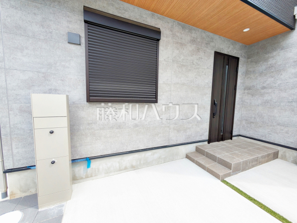 ≪A号棟　玄関≫【府中市小柳町２丁目】
