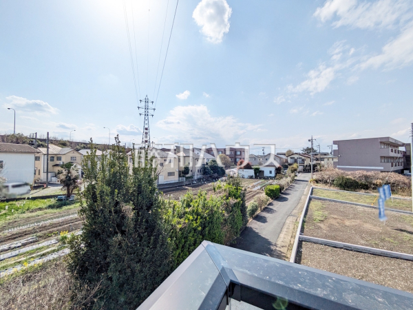 ≪B号棟　バルコニーからの眺望≫周囲に高い建物のないエリアのため、空が大きく感じます。【府中市小柳町２丁目】
