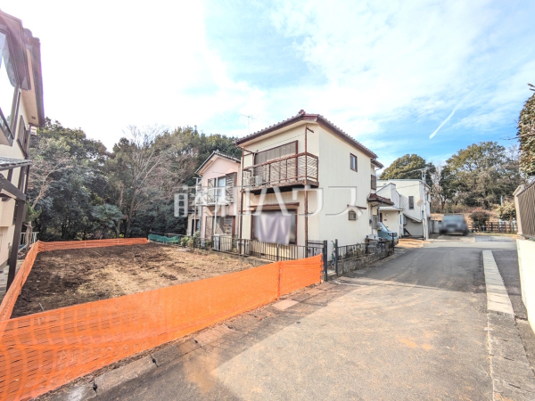 接道状況および現場風景　　ここに暮らす方々にとって素敵な環境や快適な暮らしを実現します。ぜひ、お問い合わせくださいませ！【東村山市廻田町３丁目】