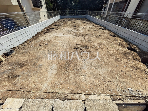 現地写真　【東村山市廻田町３丁目】
きれいに整備された敷地。これから夢の新邸がここに建ちます。　