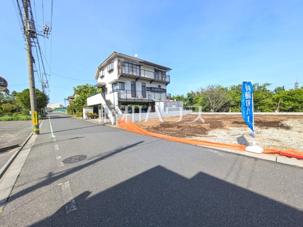 平日のご案内も可能です。まずはお気軽にお問合せ下さいませ。【小平市花小金井４丁目】接道状況および現場風景　　