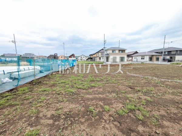 現地写真　【日野市東平山３丁目】
一戸建ての多いエリアのため、静かで落ち着いた雰囲気の街並みです。