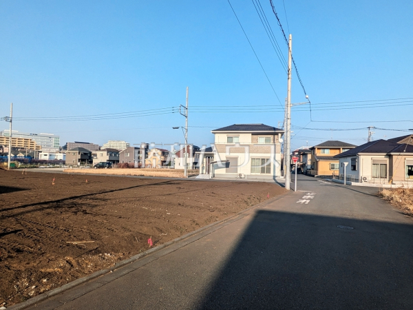 接道状況および現場風景【日野市東平山３丁目】
周辺環境や、日当たりなど実際に目にしないと分からないことも多くございます。
営業担当がご案内いたしますので、お気軽にお問い合わせください。