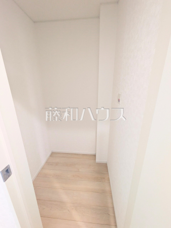 1号棟　玄関横収納　【富士見市水谷東３丁目】