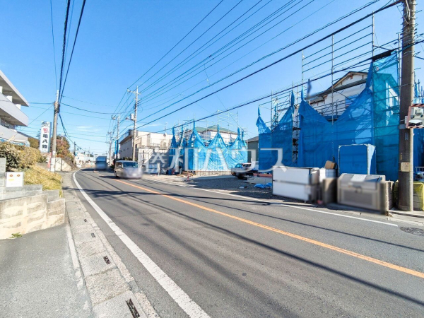 接道状況および現場風景　【所沢市小手指南２丁目】 平日のご案内も可能です。まずはお気軽にお問合せ下さいませ。 