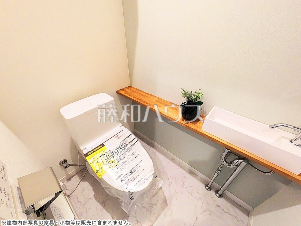 各階にトイレがあると、階段の上り下りをせずに済むため就寝時なども便利です。　【練馬区大泉学園町２丁目】