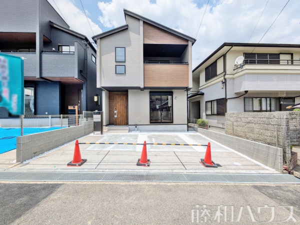 2号棟　外観およびカースペース　【尾張旭市緑町緑ケ丘】