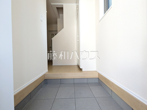 玄関　【富士見市鶴瀬西３丁目】