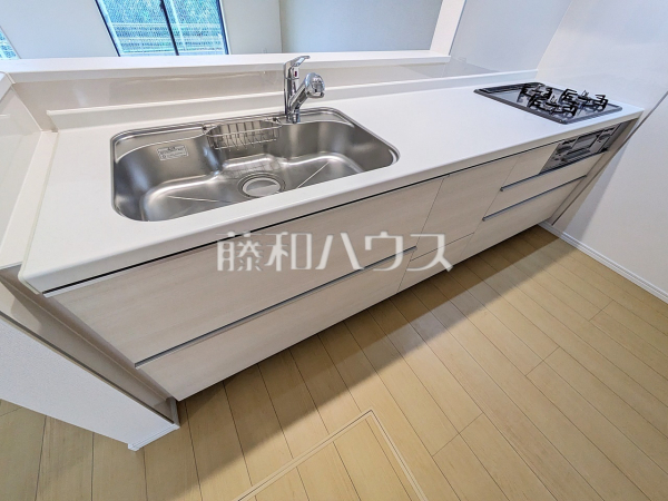 3号棟　キッチン　【八王子市石川町】ご家族の様子がわかり、会話も楽しめる対面式システムキッチン
