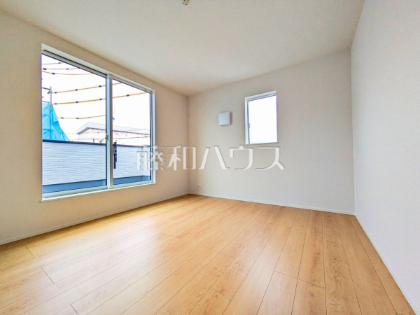1号棟　居室　【日野市百草】
全居室2面採光で明るいお部屋です。お部屋の明るさや広さなど、現地に来ないとわからないことも多くございます。ぜひ実際の目で御覧ください。